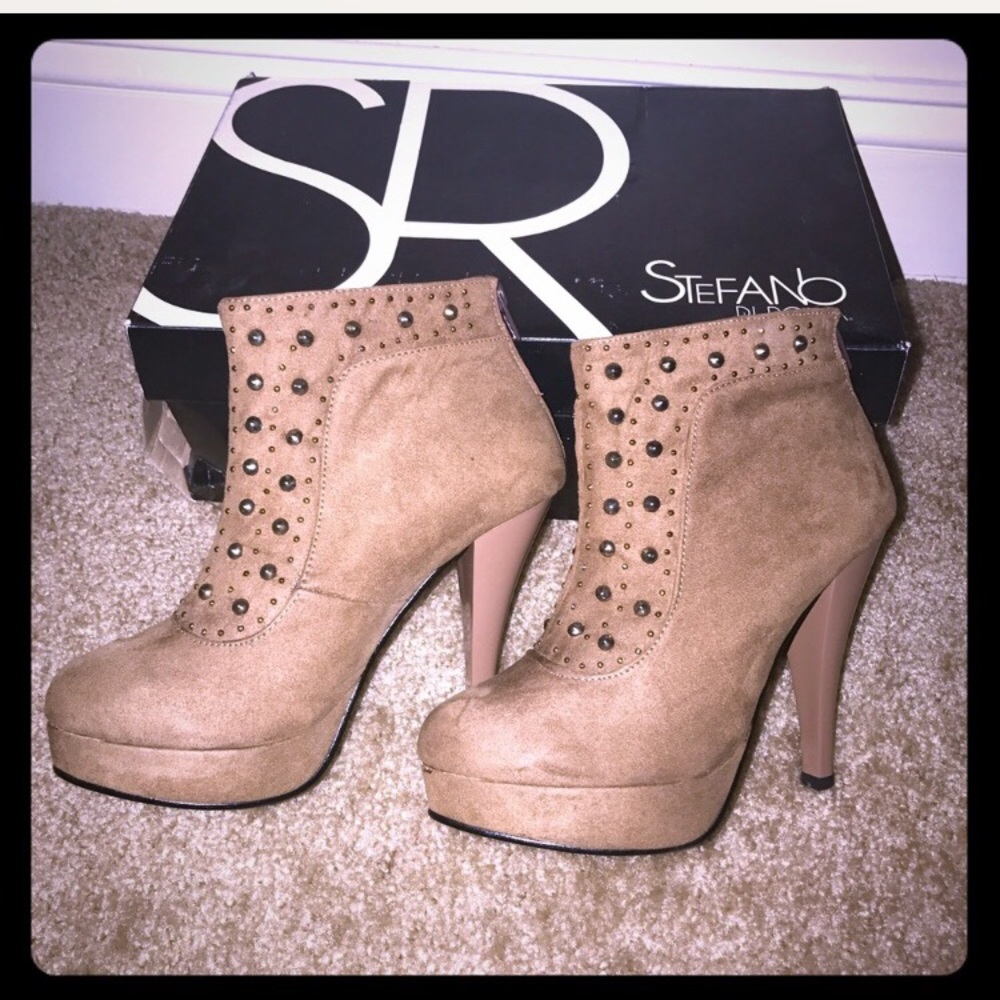 🖤STUDDED HEELS BOOTIES